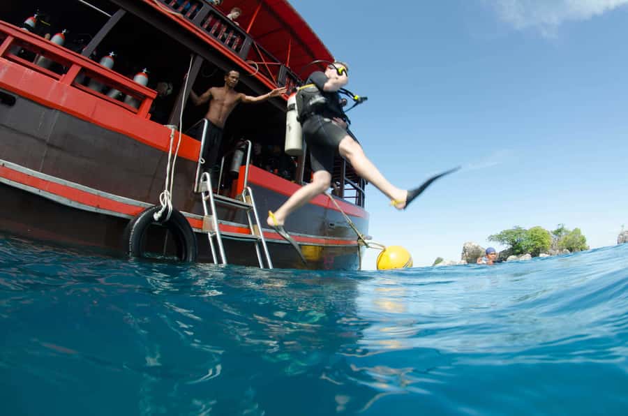 Koh Chang: 1-Day Dive Trip to Top Underwater Sites - A full day on a spacious boat