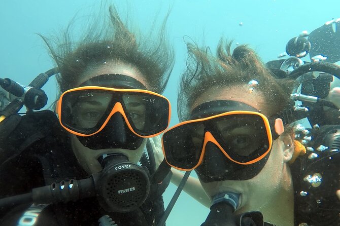 La Bombona Diving Koh Tao Try Dive - Boarding the three-level boat
