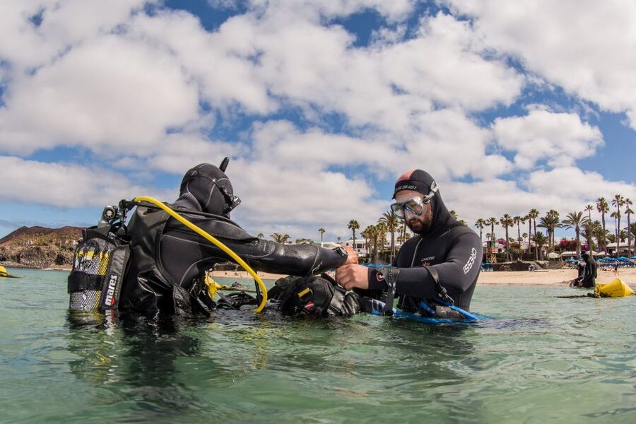 Lanzarote: Beginner Scuba Diving from the Beach - Should you book this Lanzarote scuba session?