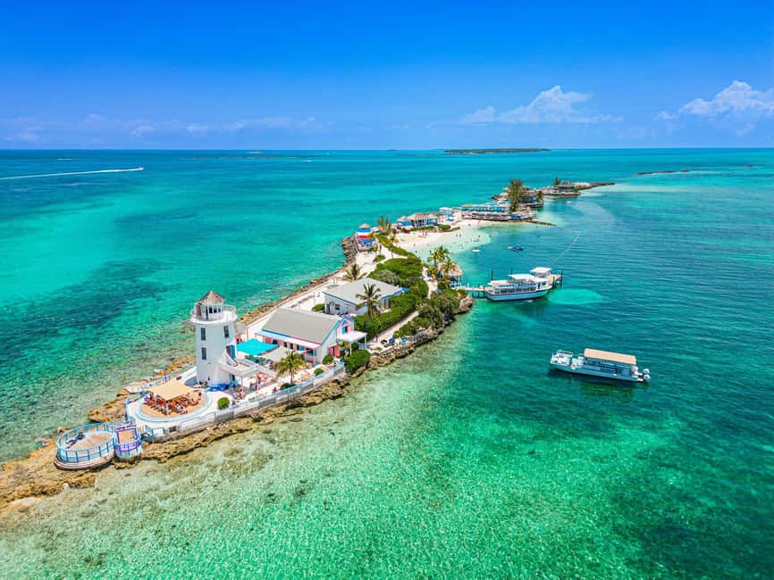 Nassau: SNUBA Diving Island Cruise with Bahamian Lunch - A Bahamian lunch with wide sea views