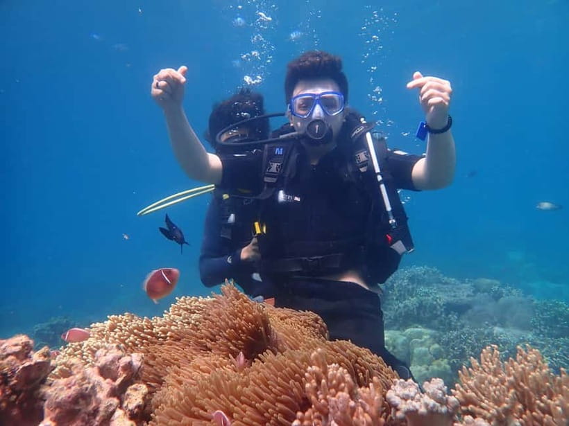 Nha Trang : Scuba diving experience for certified dive - Getting ready before the first underwater session