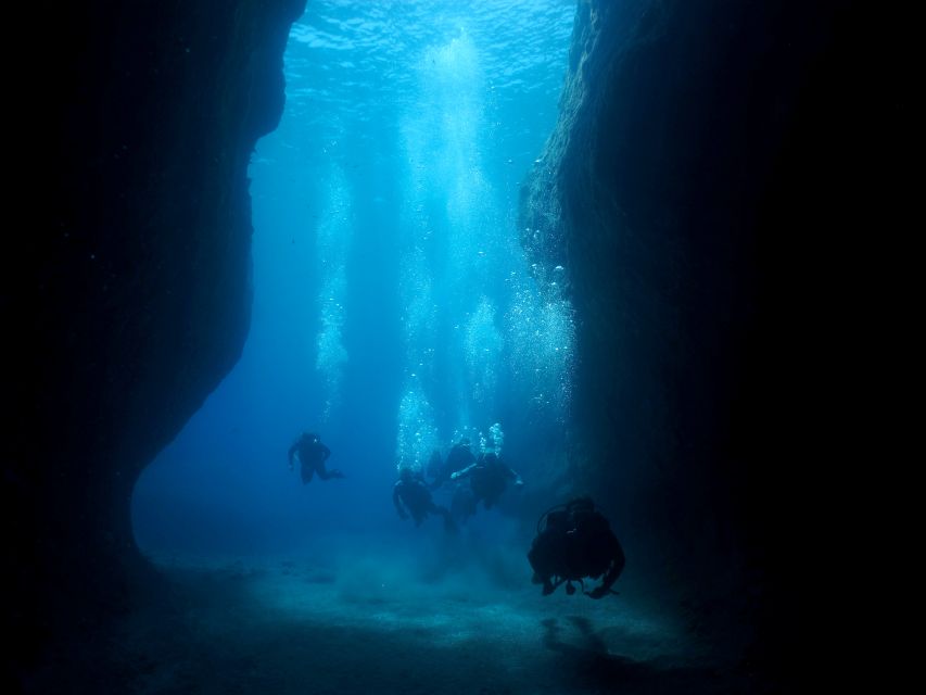 Oia: 2 Guided Scuba Dives off Santorini for Certified Divers - Starting in Oia at 9:00 AM