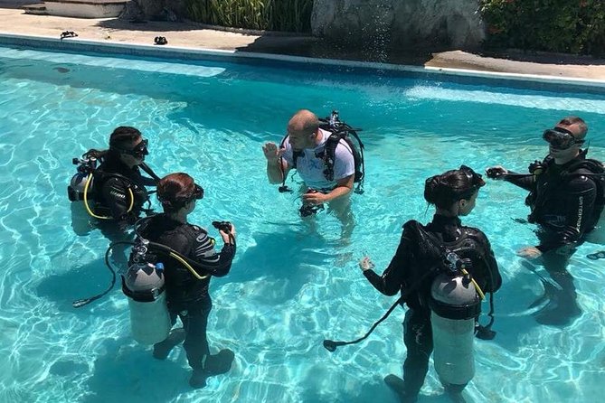 Open Water Diver course PADI in Cancun - The three-day learning path