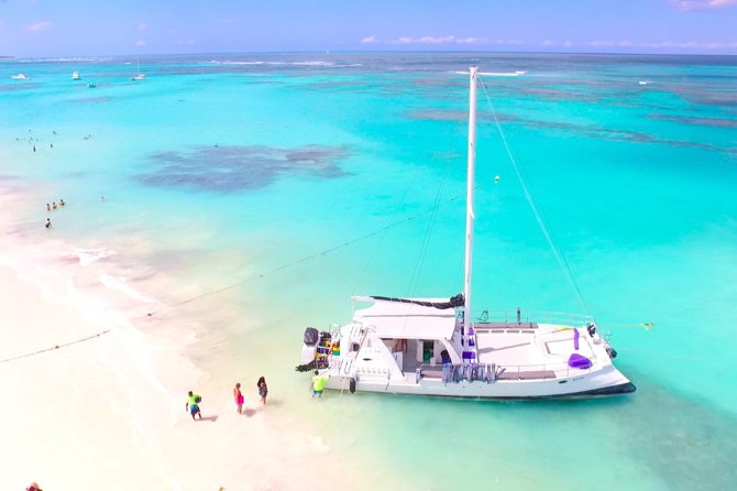 PACKAGE DEAL Catamaran- Snorkeling - Hooka Diving - Parasailing - The catamaran ride and the party setting