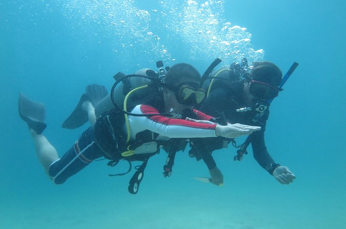 PADI advanced open water course - Sail Rock and the local boat setting