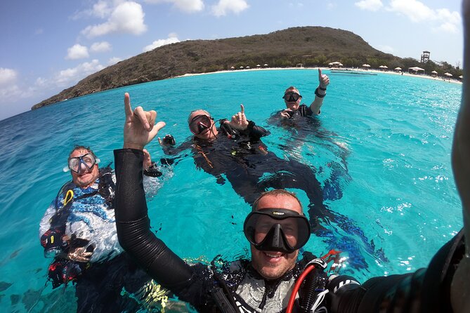 PADI Discover Scuba Dive - Moving from the bay to Dive Bus reef