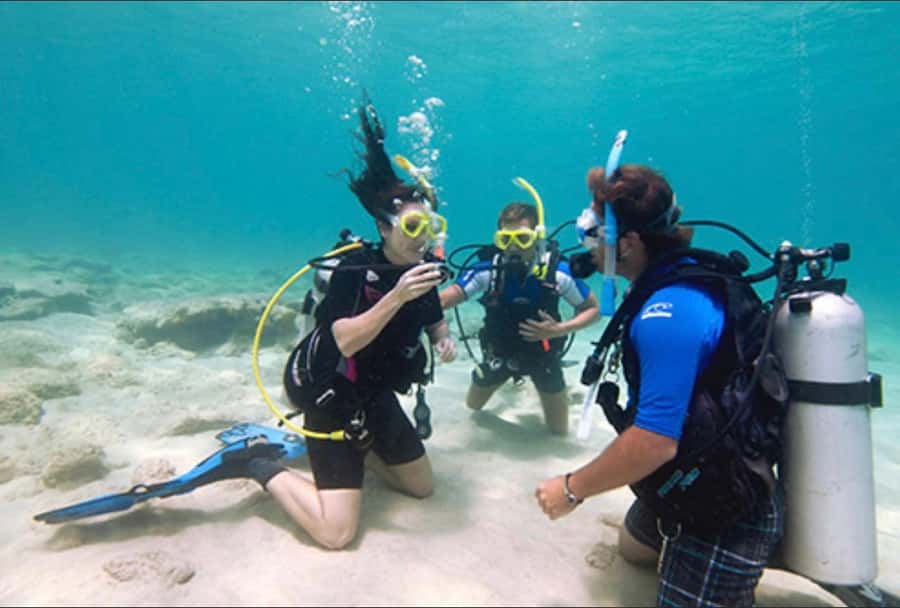 PADI Discover Scuba Diving: at Hol Chan Marine Reserve - The 45-minute underwater tour at Hol Chan