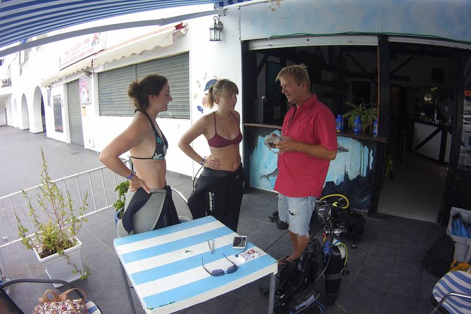 PADI Open Water Diver Course - Learning to breathe underwater in Sharm el Sheikh