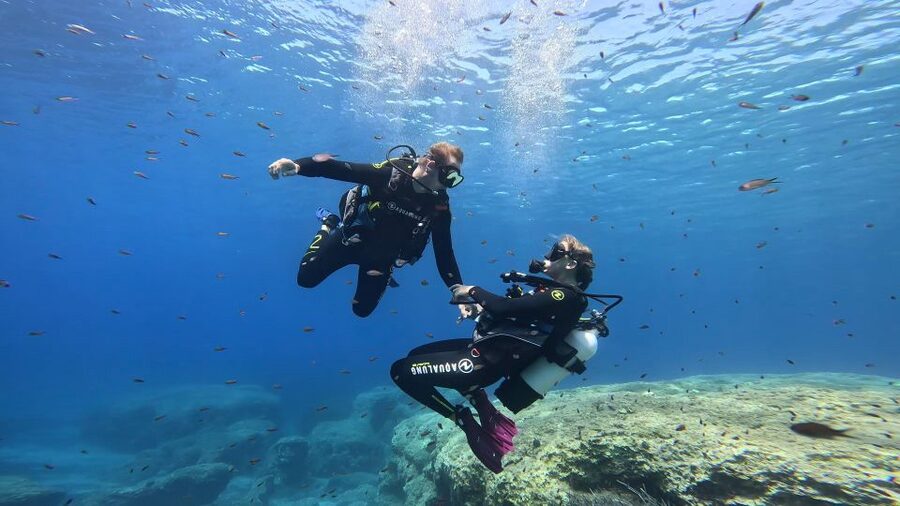 PADI Scuba Diving Program for Beginners in Peloponesse - Family suitability and health requirements