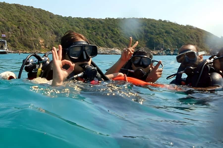 Pattaya: Snorkeling or Beginner Scuba Diving Tour with lunch - From Pattaya streets to open water