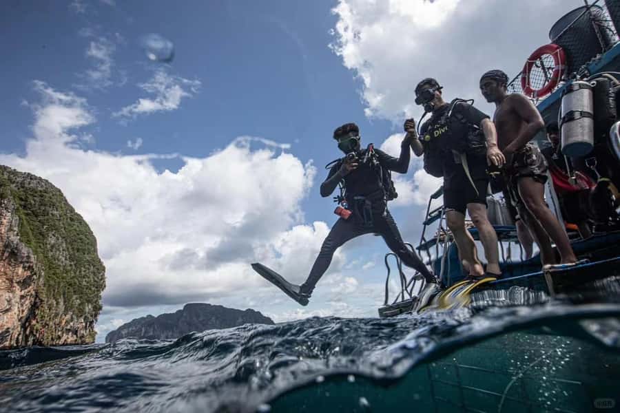 Pattaya: Snorkeling or Beginner Scuba Diving Tour with lunch - Who should choose snorkeling, and who should choose scuba