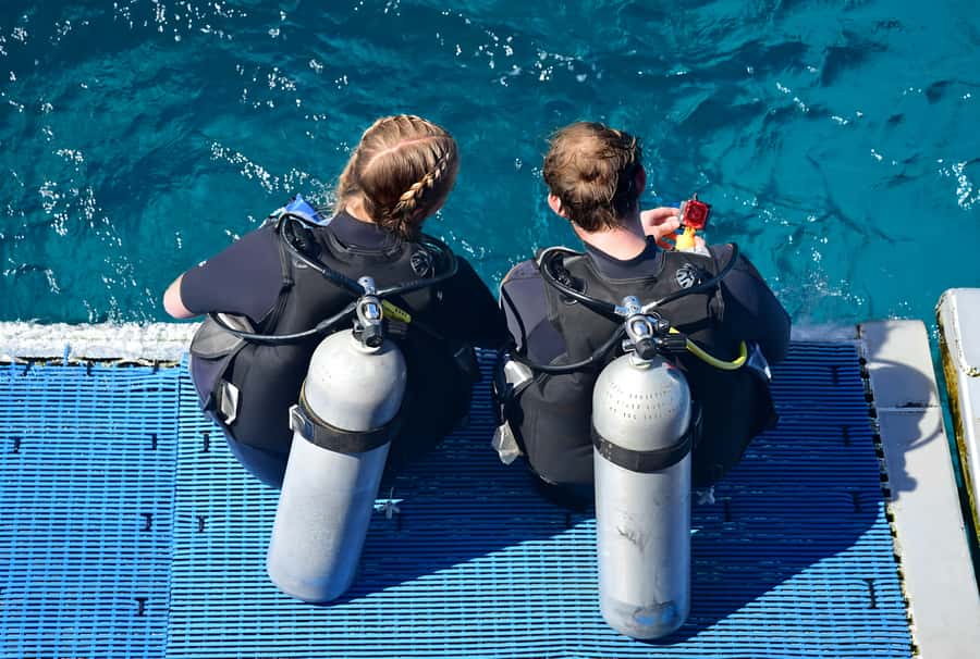 Pattaya: Snorkeling or Beginner Scuba Diving Tour with lunch - The safety briefing before your first underwater session