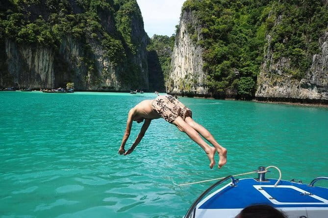 Phuket Phi phi Maya Bay Khai Island Diving Transfer & Buffet - Phi Phi Don brings lunch and the longest pause