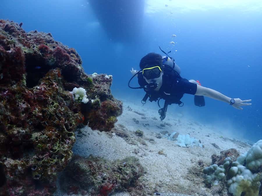 Phuket: Try SCUBA DIVING Full Day Experience 2 Dives - Aum Scuba keeps the instruction personal