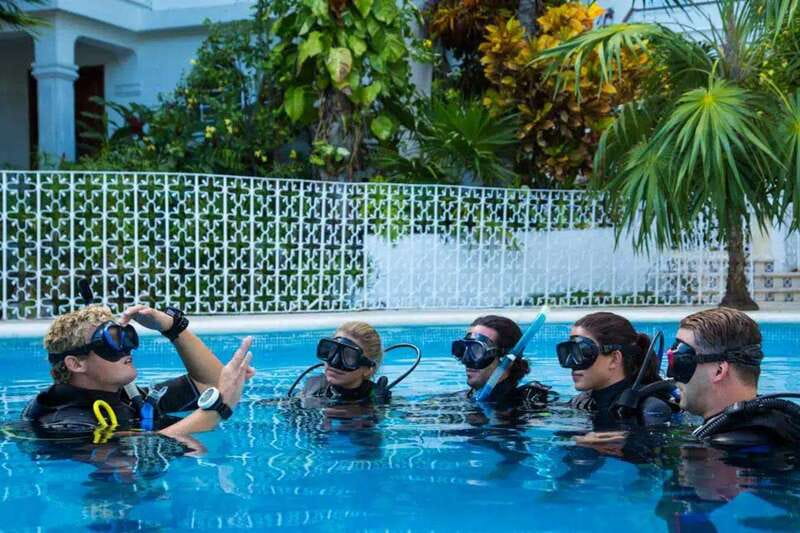 Playa del Carmen: Discovery Scuba Diving - Non Certified - Reaching Playa del Carmen’s local reefs