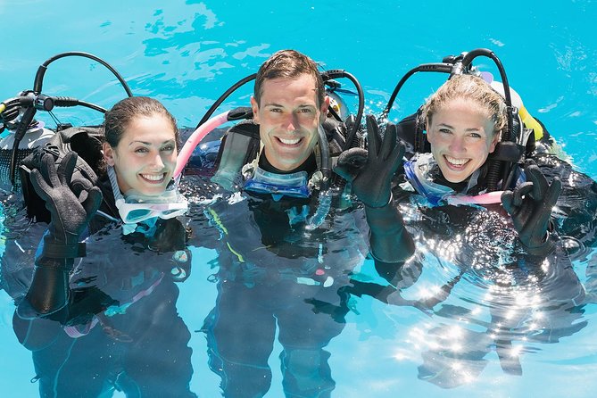 Private Discover Scuba Diving - Meeting the West Bay Divers team