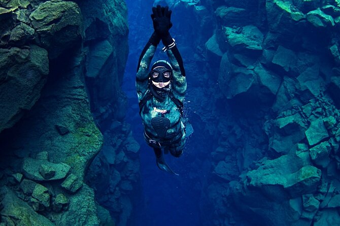 Private Silfra Freedive Tour - Meeting your guide at Thingvellir National Park
