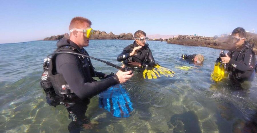 Puerto del Carmen: Try Scuba Diving for Beginners - Shallow-water practice at Playa Chica