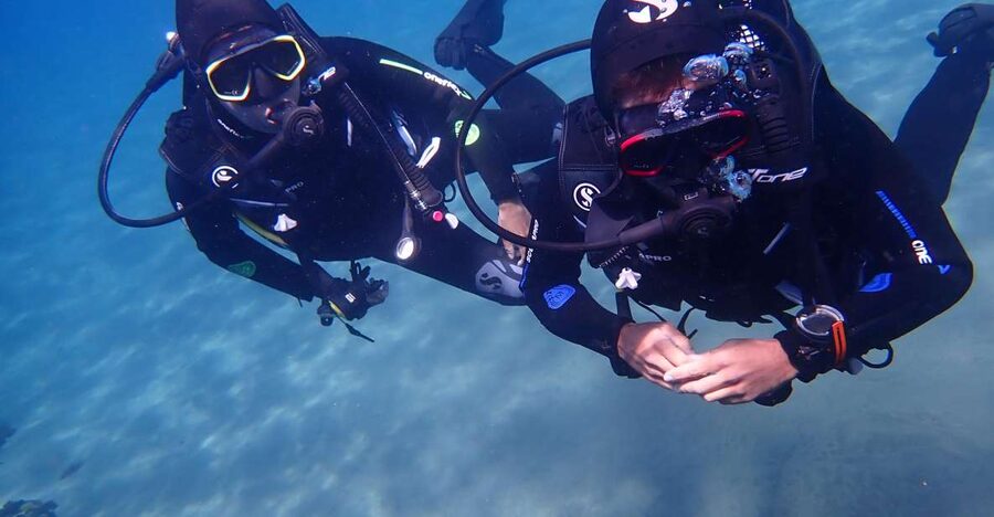 Puerto del Carmen: Try Scuba Diving from the beach - The 30-minute briefing at Playa Chica