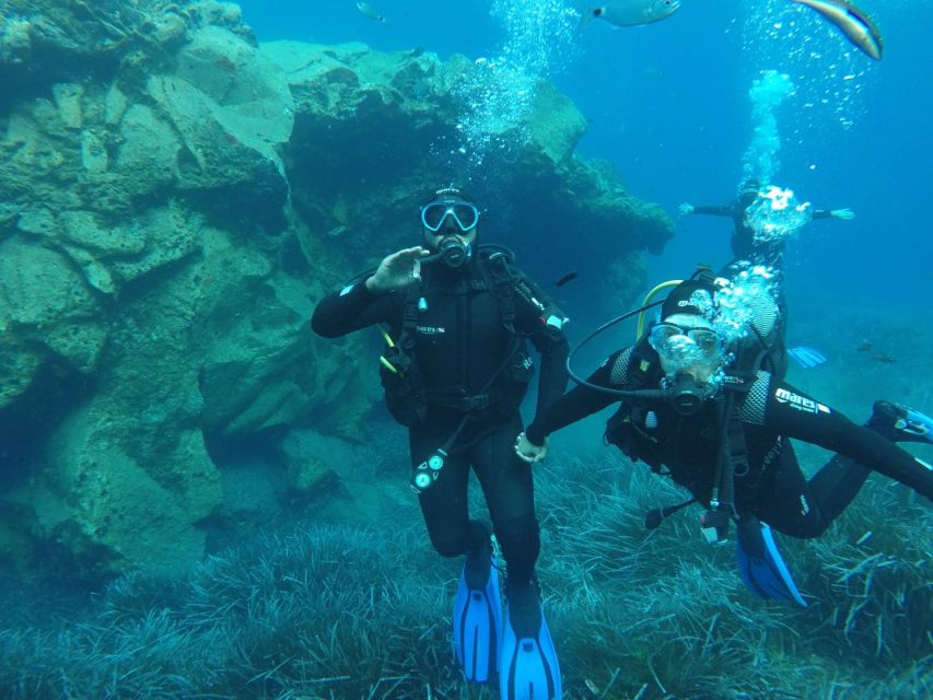 Santorini: Scuba Diving Experience in Caldera for Beginners - The briefing: equipment, breathing, and hand signals