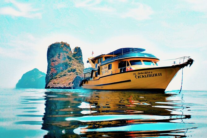 Scuba Diving Daytrip to Racha Yai - What the boat day feels like between sessions
