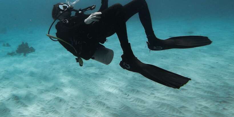 Scuba Diving in Colombo - The first session: getting ready for the wrecks