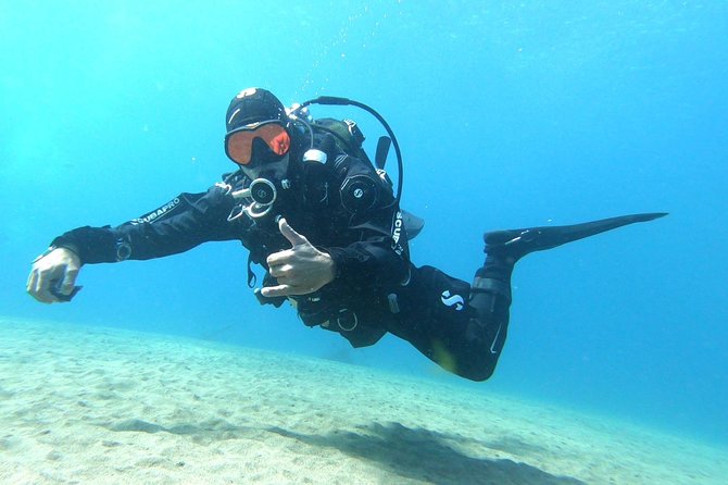 Scuba Diving in Lanzarote (for certified divers only) - Why Playa Chica works so well for a short underwater outing