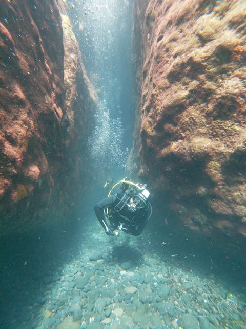 Scuba Diving in the Volcanic Caldera/shorelines of Santorini - The short speedboat ride sets the tone