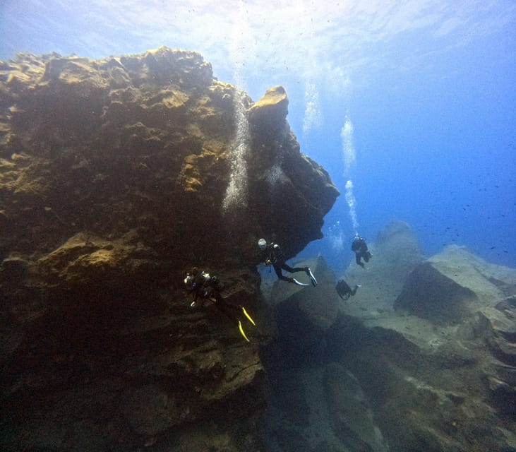 Scuba Diving in the Volcanic Caldera/shorelines of Santorini - What the two underwater sessions can include