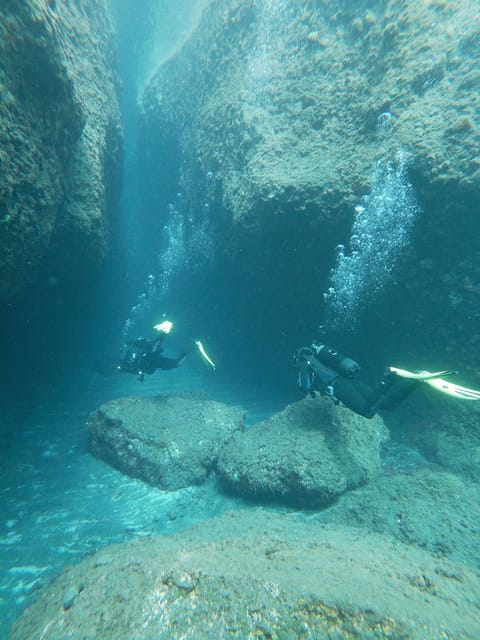 Scuba Diving in the Volcanic Caldera/shorelines of Santorini - Safety comes before spectacle
