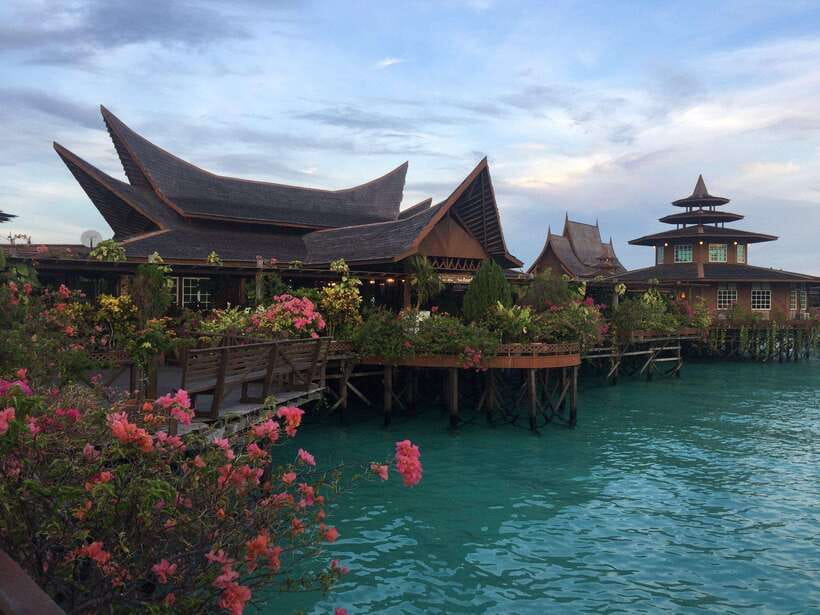 Semporna: Mabul and Kapalai Trip in Snorkel or Dive & Lunch - Key points at a glance