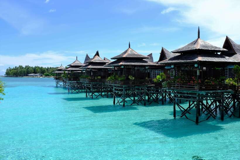 Semporna: Mabul and Kapalai Trip in Snorkel or Dive & Lunch - Leaving Semporna by speedboat