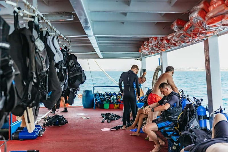 Side: Scuba Diving, Underwater Museum, 2 Dives incl. Lunch - Lunch between the two sites
