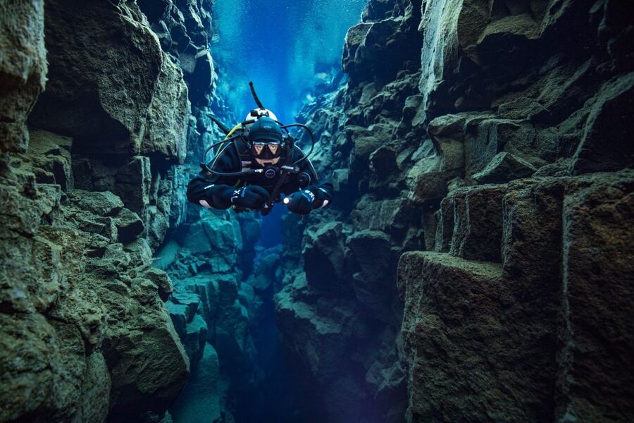Silfra: Diving Between Tectonic Plates - Who should book this experience?