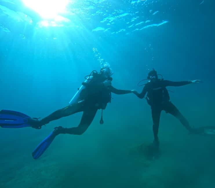 Sithonia: 1 Guided Shore Dive for Certified Divers - The 15-minute briefing before you enter the water