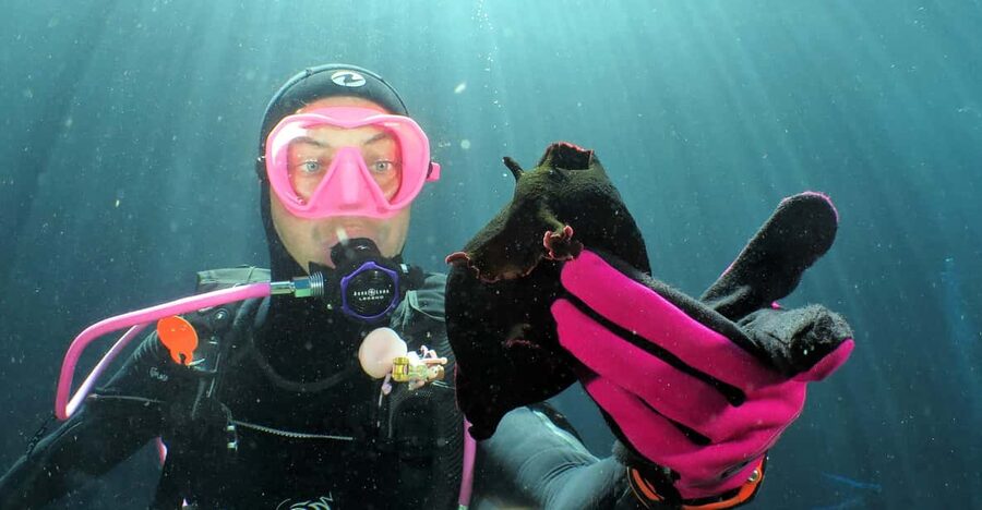 SSI Try Scuba Diving in the sea - The briefing comes before the equipment