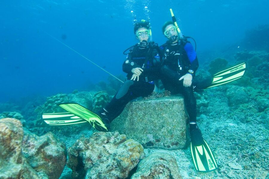 Tayrona National Park: Scuba Diving Tour for Beginners - Entering the water around Tayrona Park