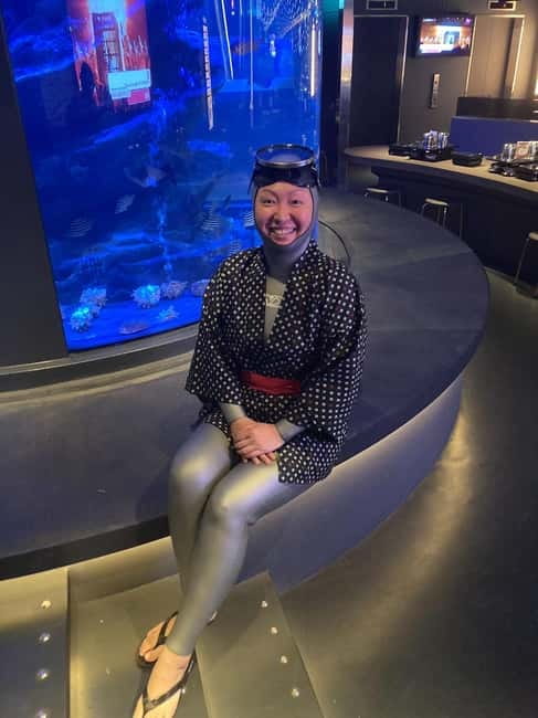 Tokyo: Japanese Experiece Dinner with Diving Ama Performance - The Aquarium Atmosphere and Seating