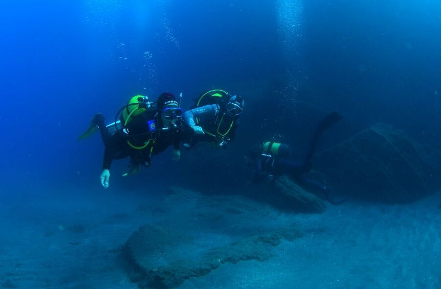 Vila Franca Do Campo: Introduction to Scuba Diving Tour - The 10-minute boat ride to the volcanic islet