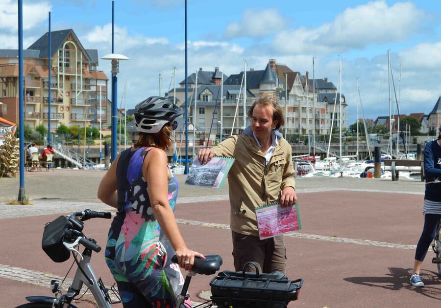 Visite guidée à vélo à Cabourg & Dives-sur-Mer en français - Cabourg’s beach, casino, and Grand Hôtel