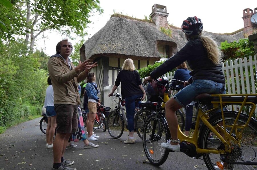 Visite guidée à vélo à Cabourg & Dives-sur-Mer en français - Starting in Dives-sur-Mer’s historic setting